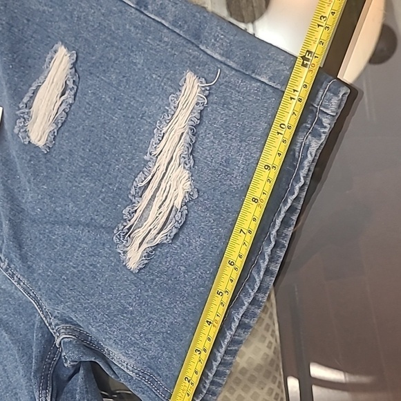 Forever 21 RIPPED JEAN SHORTS DARK WASH 28 NEW - Picture 6 of 6
